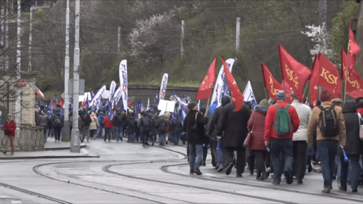 Близо 2000 работници излязоха на протест в Прага за да