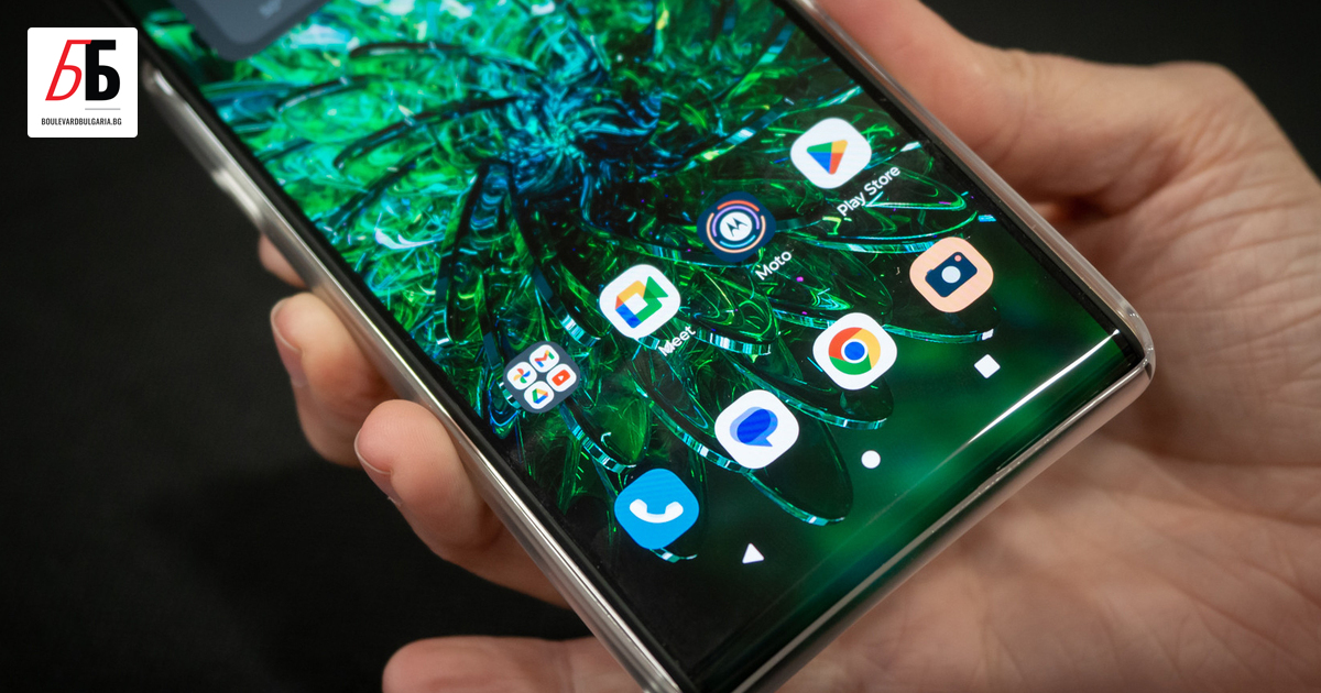 Motorola представи не просто сгъваем, а вертикално-разтгъващ се смартфон на