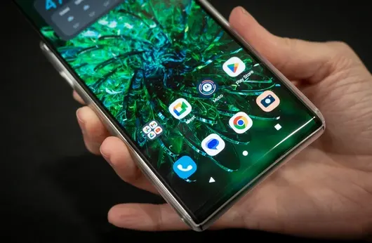 Първият прототип на разгъващ се смартфон: Какво знаем за Motorola Rizr (видео)