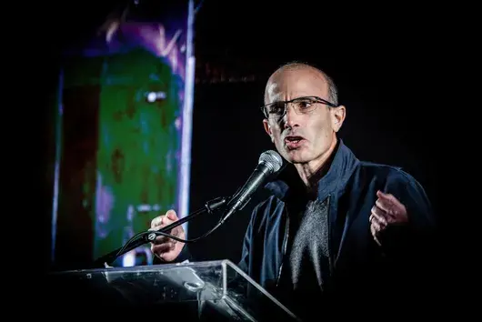 Ювал Ноа Харари: Изкуственият интелект може да доведе до края на демокрацията