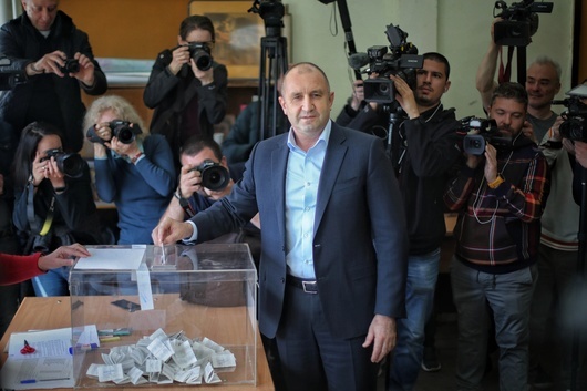 Радев гласува машинно и призова гражданите да упражнят правото си на вот