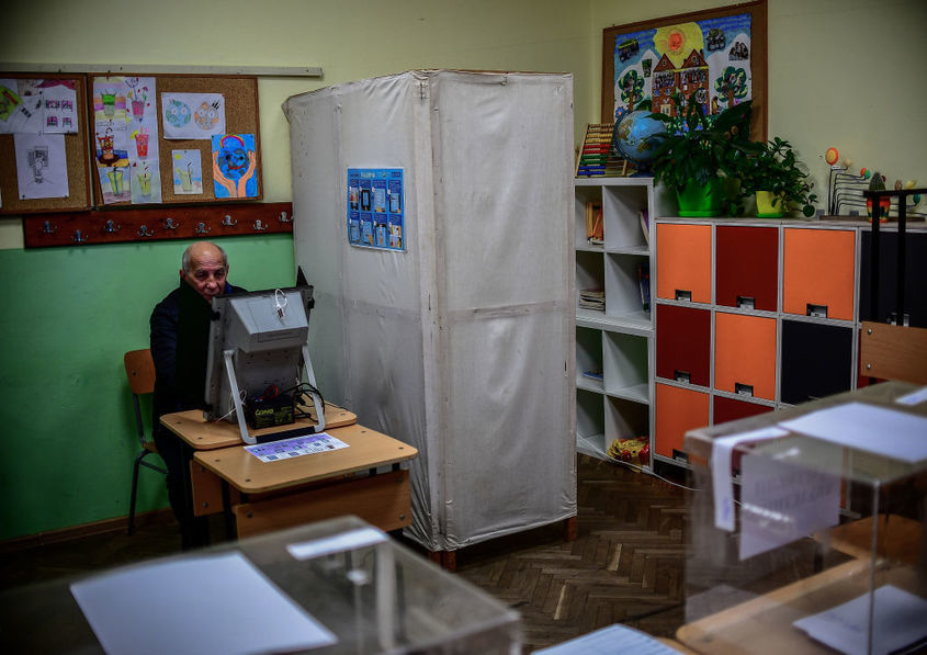 "Галъп": Изборите ще се решат следобед, когато колебаещите гласуват
