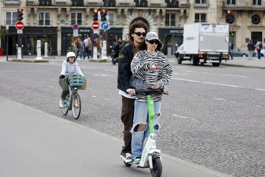 Един по-различен вот: Парижани гласуваха за забрана на е-тротинетките под наем