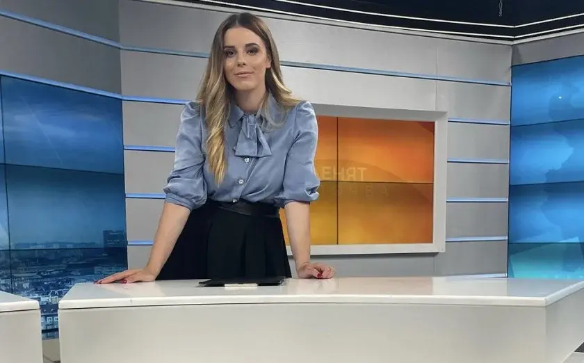 След грубите обиди "Възраждане" се извини на влогърката Флора Стратиева