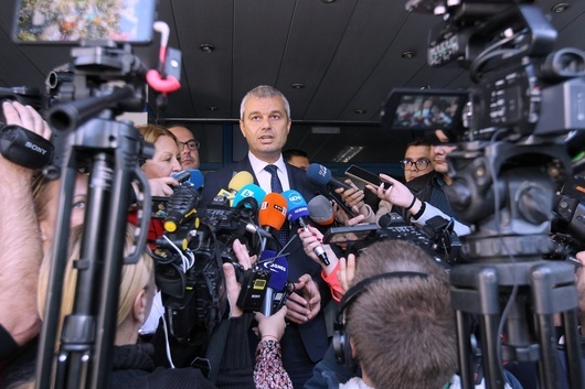 "Възраждане" изключи трима от най-важните си депутати заради скандала в СОС