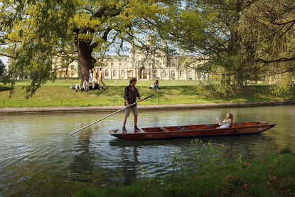 Край на лекциите "лице в лице": Кеймбридж преминава към е-обучение от есента на 2020 г.