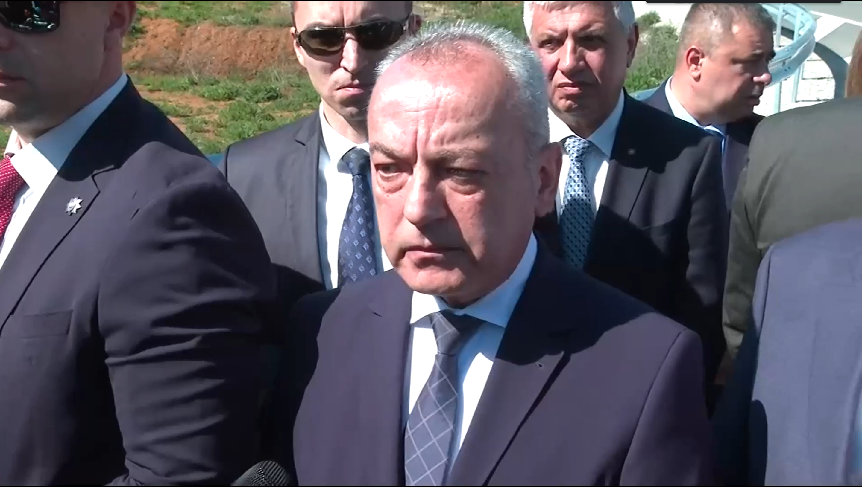 "Не е сериозно": Донев отхвърли идеята на Борисов служебният кабинет да стане редовен