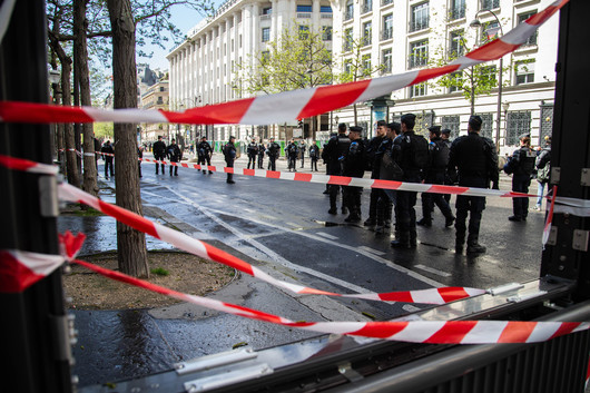 Френски протестиращи щурмуваха централата на луксозния гигант LVMH 