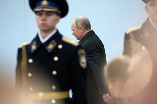 Путин отменя паради за Деня на победата – сигурността или недостига на танкове?