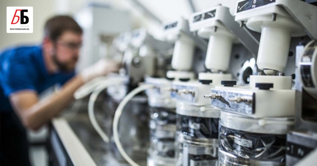 Млади настоящи и бъдещи лекари, които още учат, и медицински