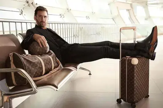  След шахматната партия с Роналдо за Louis Vuitton Меси се завърна соло