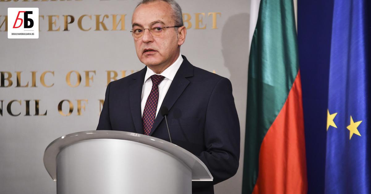 Президентът Румен Радев назначава с указ бившия премиер Гълъб Донев