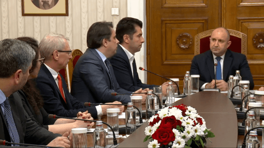 Президентът Румен Радев връчва днес втория мандат за съставяне на