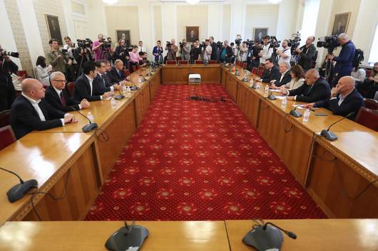 ГЕРБ СДС и Продължаваме промяната Демократична България ПП ДБ сядат на масата за