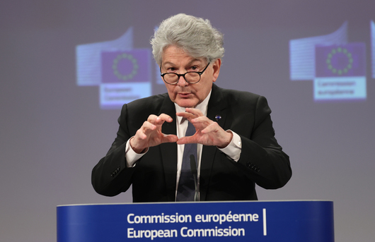 Европейската комисия официално вдигна мерника на технологичните гиганти и обяви