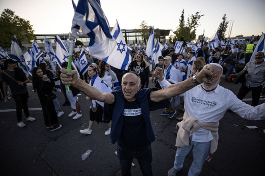 Десети хиляди израелци мобилизирани от управляващата дясна коалиция на министър председателя
