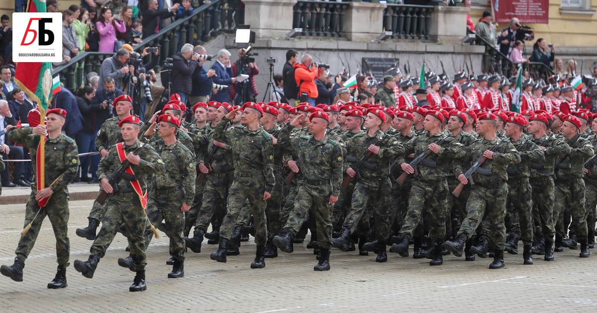 След три години пауза - военният парад за 6 май