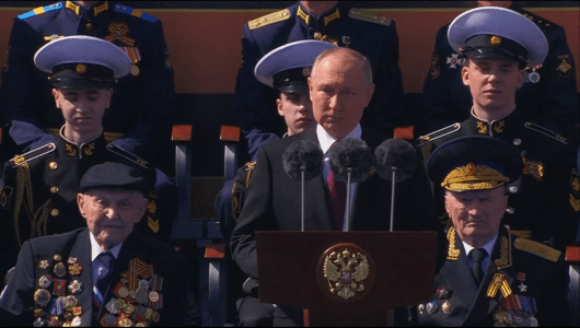 В речта си за 9 май Путин се оплака, че срещу Русия се води "истинска война"