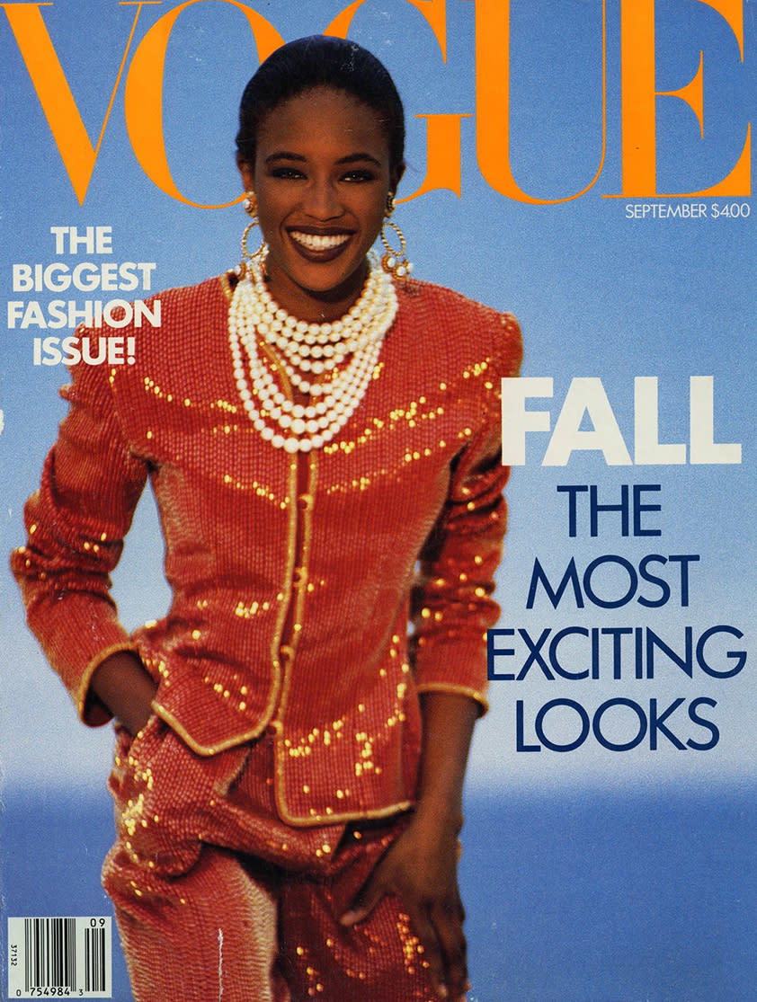 Първата ѝ корица за Vogue излиза през септември 1989. Ана Уинтур, вездесъщата главна редакторка на изданието взима това решение, което - по думите на Наоми по-късно - се оказва доста смело и противоречиво.
