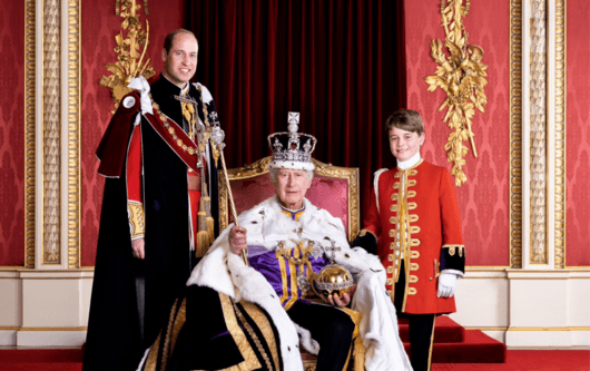 Крал Чарлз III гледа към следващото поколение от монарси в