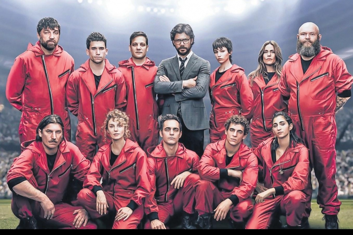 <b>6. Money Heist </b>
<br><br>
Испанският сериал на Netflix e създаден от Алекс Пина и е най-гледаният неанглоезичен филм в историята на стрийминг платформата. Хора със спортна репутация, но безспорни умения, са събрани от тайнствен човек, наричащ себе си “Професора”, за да сбъднат детската му мечта, а именно да оберат Кралския монетен двор на Испания в Мадрид. Целта им е да отпечатат 2,4 млрд. евро за 11 дни, без да пролеят кръв.
<br><br>
Мотивацията на "крадците" е свързана с действия на Европейската Централна Банка (несправедливи според тях), и с това богатите да споделят богатството си с по-бедните. Бандата на Професора е облечена в червени работни комбинезони, а лицата им са скрити зад маски на Дали. Част от саундтрака е хитът от италианската съпротива Bella Ciao.