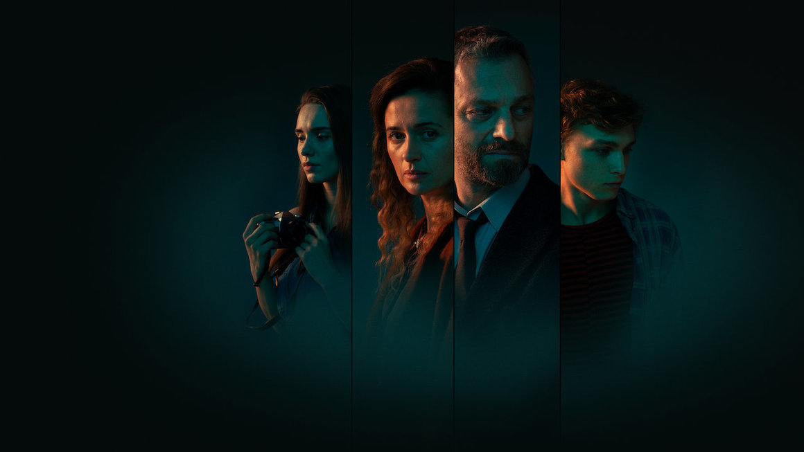 <b>The Woods </b>
<br><br>
Новият криминален сериал проследява историята на прокурора Павел Копински, чиято сестра е изчезнала безследно от летен лагер преди 25 години. Споменът за инцидента се връща изненадващо, след като следователите откриват тялото на неин приятел, изчезнал заедно с нея. В 6 епизода дълбоко пазените семейни тайни ще бъдат разкрити наяве, а истината ще разтърси живота на Павел. Сериалът е на Netflix и се очаква на 12 юни.