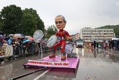 Карнавалът в Габрово отпразнува „има-няма 100 години“ и продължи да подиграва Костадин Костадинов 