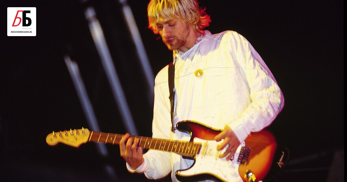 Китара, счупена на сцената от фронтмена на Nirvana Кърт Кобейн,