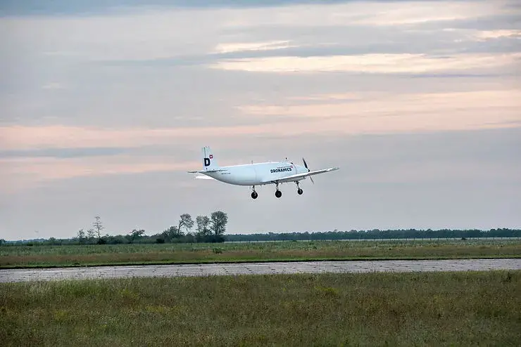 Dronamics изпълни първи успешен полет на карго дрона си край Балчик