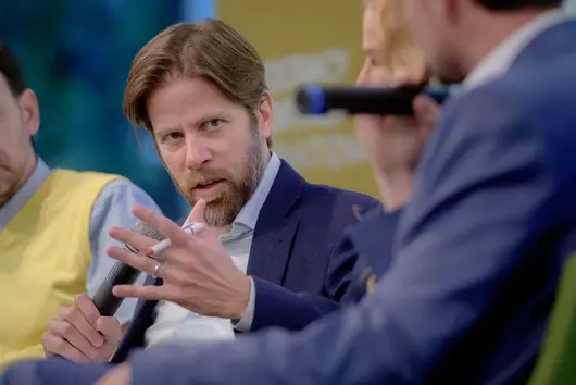 Главният кореспондент на Politico Европа Матю Карничниг идва за "Шумът на парите"