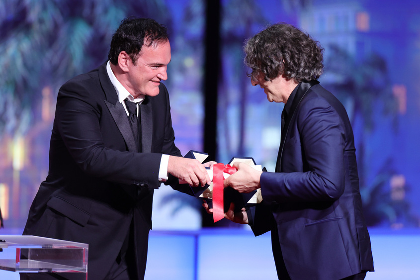 Куентин Тарантино връчва grand prix на Джонатан Глейзър за "The Zone of Interest", писан по романа на Марин Еймис, Кан 2023 победители 