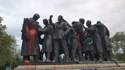 Паметникът на Съветската армия в центъра на София отново е