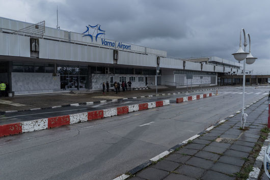 Пасажери отказаха да слязат от самолет на WizzAir, след като ги приземиха във Варна вместо в София