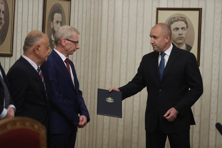 ПП-ДБ обвини Радев в "доброволен отказ от суверенитет" заради концесията на "Росенец"