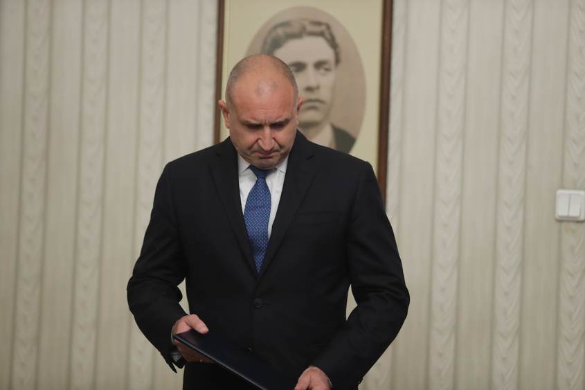 "Залогът е диктатура или парламентарна република": Депутати от ПП-ДБ осъдиха поведението на Радев 