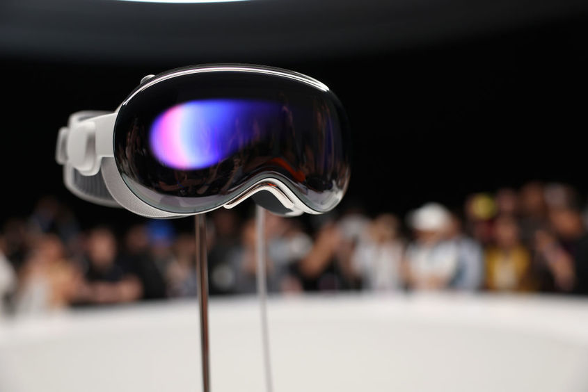 Apple встъпва в бъдещето с новите си очила за смесена реалност Vision Pro за близо 6400 лв.