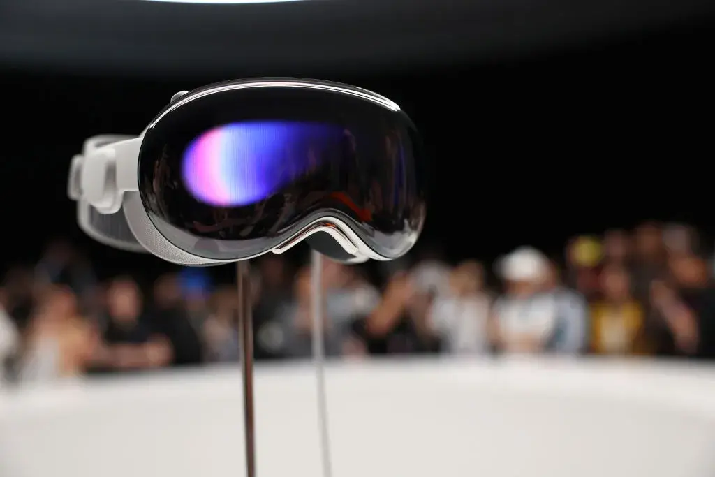 Apple встъпва в бъдещето с новите си очила за смесена реалност Vision Pro за близо 6400 лв.