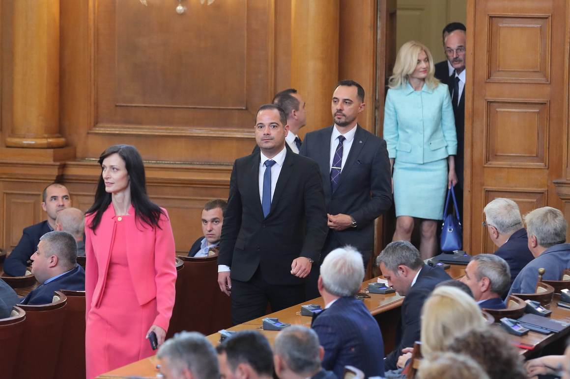 Парламентът ще гласува отказа на Мария Габриел да е премиер