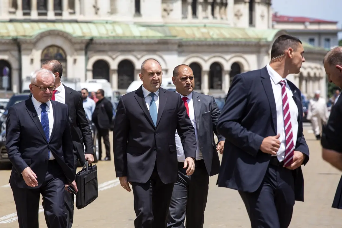 Инициативен комитет с близки до Радев хора подготвя референдум в спасение на 3-ти март