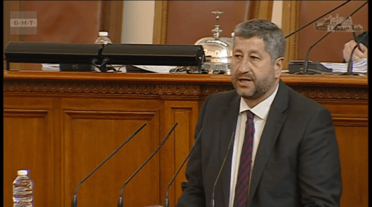 Казусът "Пеевски" скара Христо Иванов и ДПС в парламента