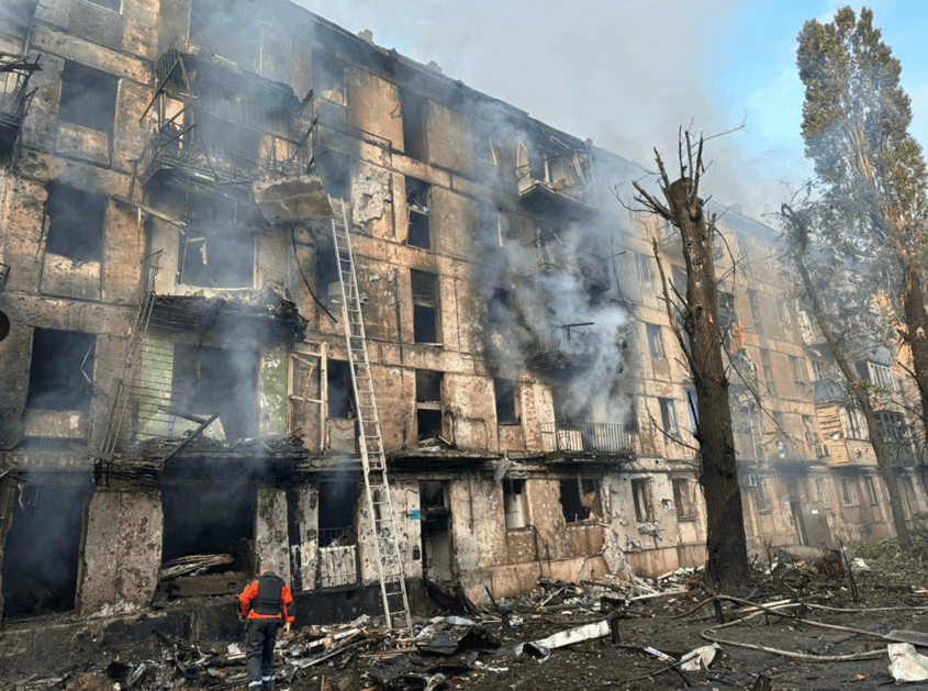 Русия обстрелва цивилни в родния град на Зеленски. Поне шестима са убити, 25 - ранени