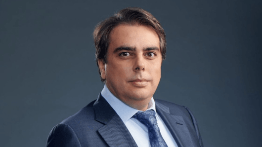 Асен Василев: Президентът защитава интересите на Русия с оспорването на транзитните такси в КС