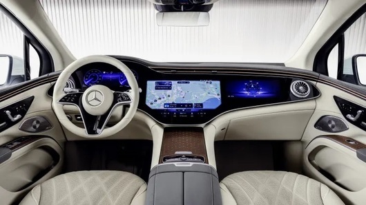 Mercedes вкарва ChatGPT в колите
