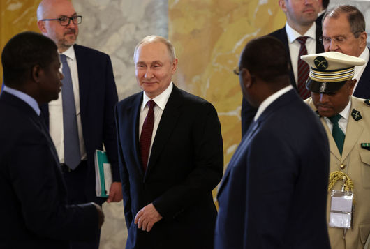Руският президент Владимир Путин се срещна с група лидери на