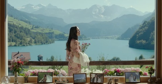 Сериал на Netflix доведе до бум на туризма в малък швейцарски град. Жителите не са доволни