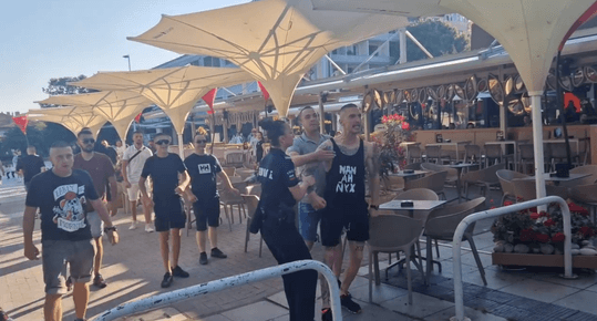 Футболни ултраси са нападнали зрители на филма "Близо" във Варна, "Възраждане" блокира Фестивалния център