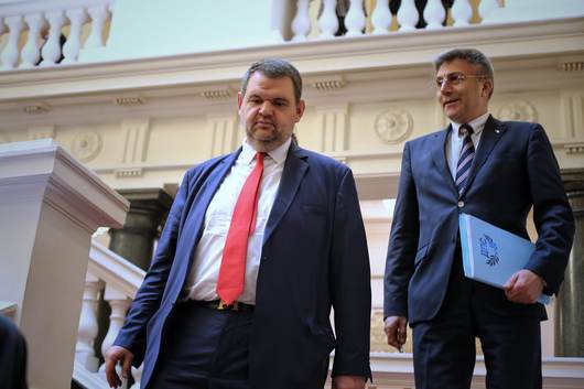 Санкционираният по закона Магнитски депутат Делян Пеевски вече е съпредседател