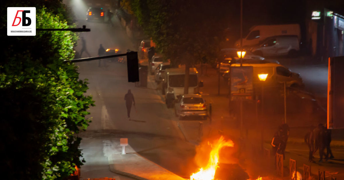 Френското правителство разпореди 45 000 полицаи да излязат по улиците