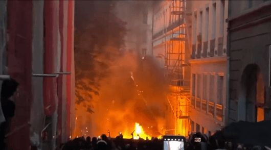 За четвърта поредна вечер Франция беше обхваната от масови протести
