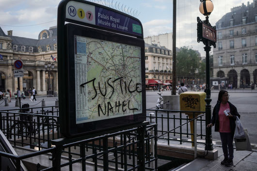 Протестите във Франция отслабват. Бабата на загиналото момче призова насилието да спре